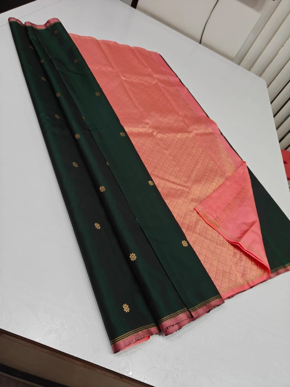 Bottle Green & Peach-Pink Gadwal Silk Saree